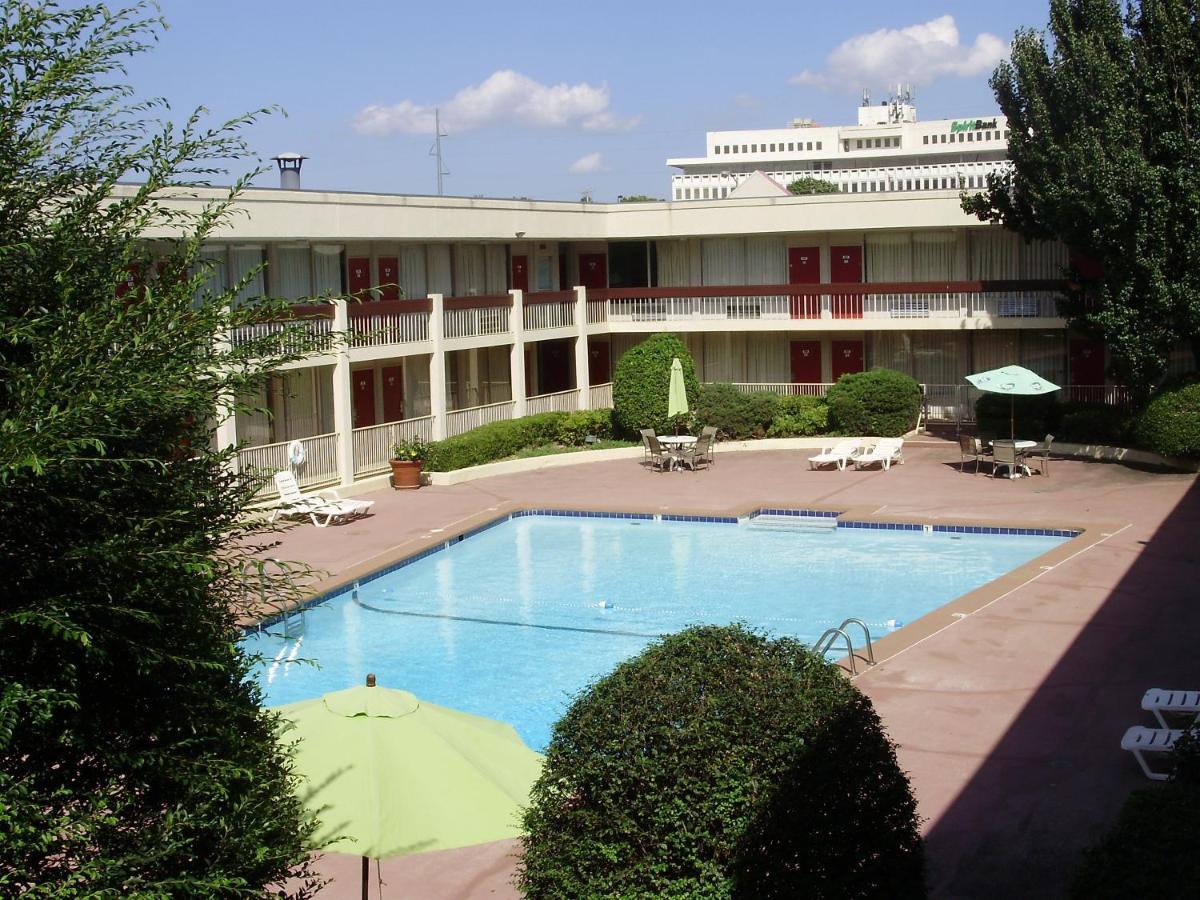 Trade Winds Central Inn Тълса Екстериор снимка