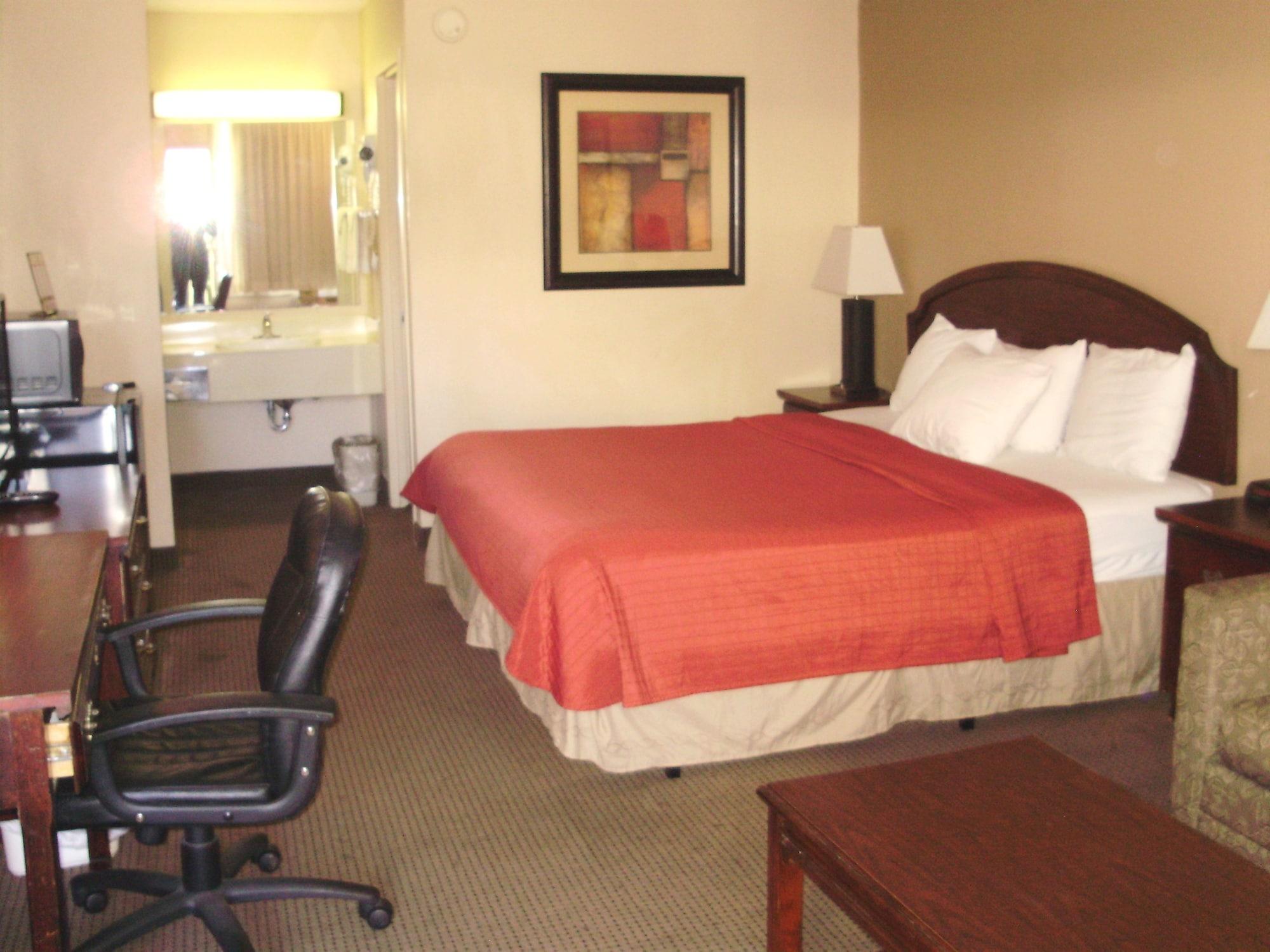 Trade Winds Central Inn Тълса Екстериор снимка