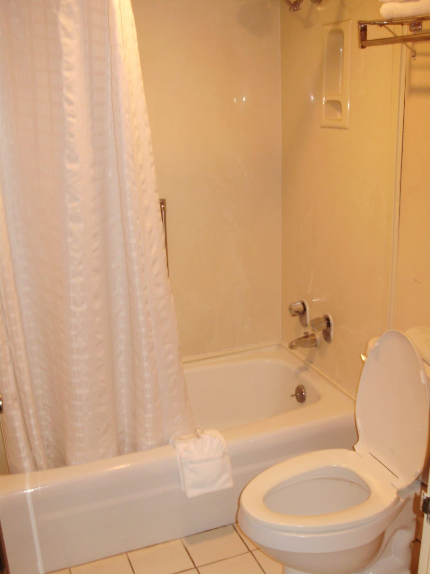 Trade Winds Central Inn Тълса Екстериор снимка
