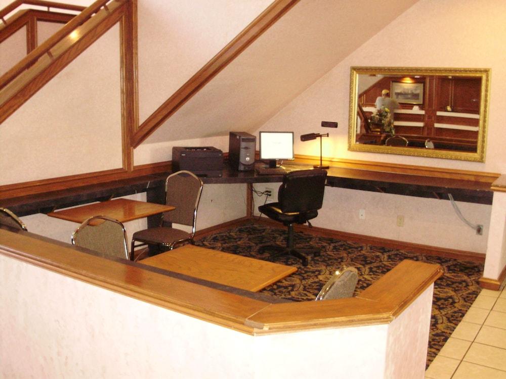 Trade Winds Central Inn Тълса Екстериор снимка