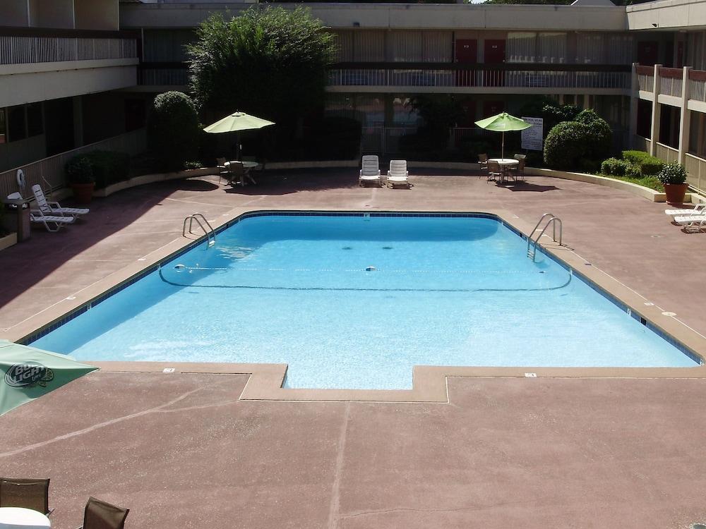 Trade Winds Central Inn Тълса Екстериор снимка