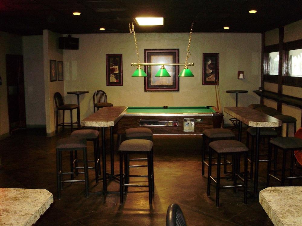 Trade Winds Central Inn Тълса Екстериор снимка