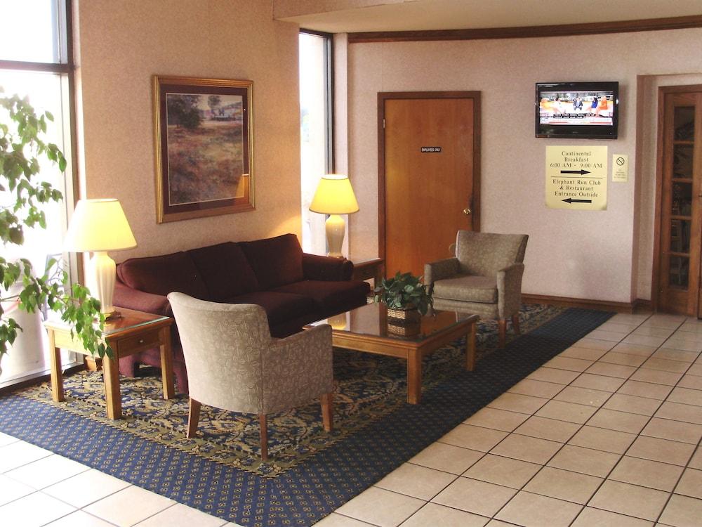Trade Winds Central Inn Тълса Екстериор снимка
