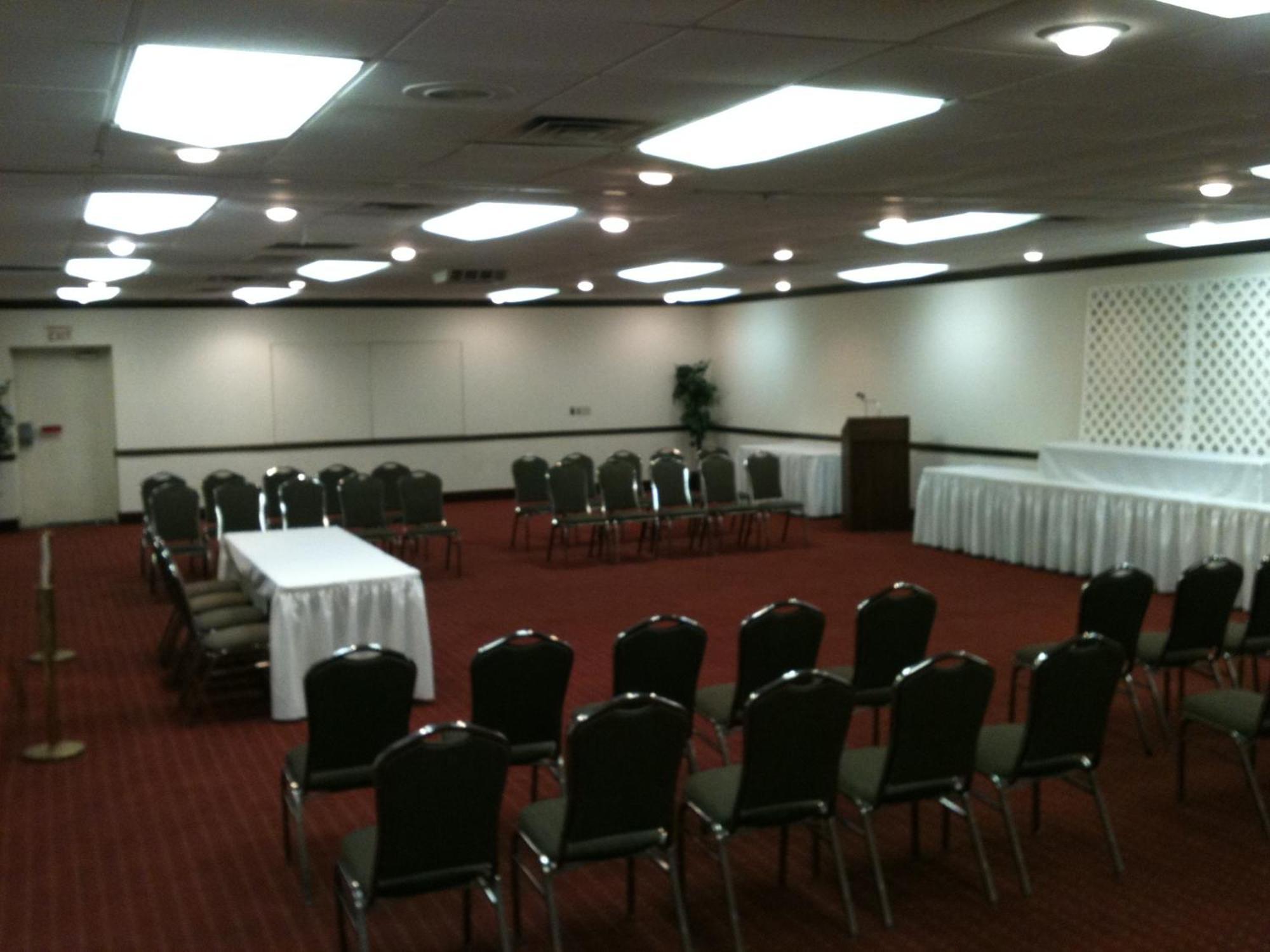 Trade Winds Central Inn Тълса Екстериор снимка