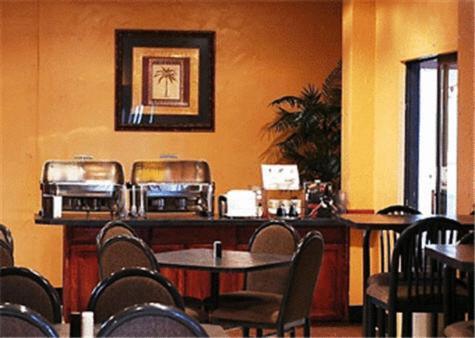 Trade Winds Central Inn Тълса Ресторант снимка