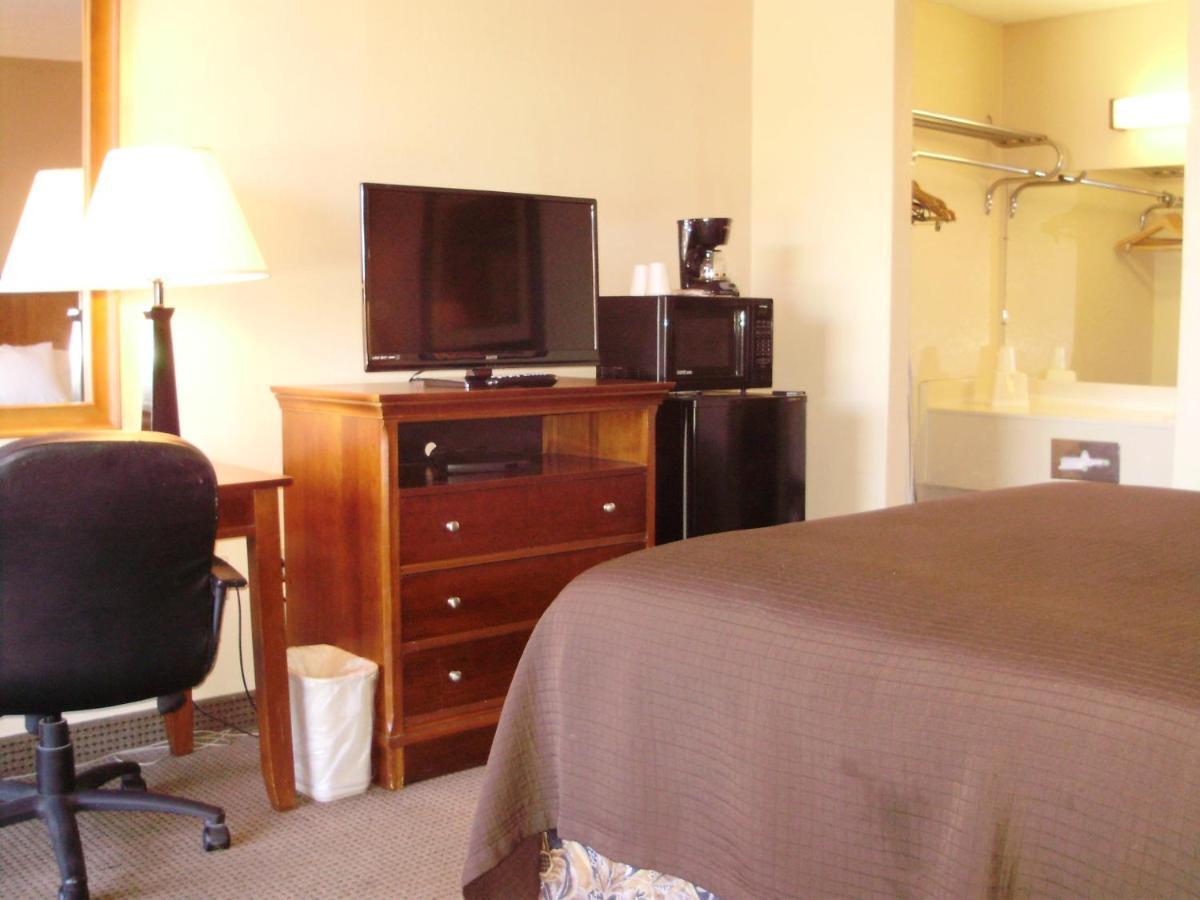 Trade Winds Central Inn Тълса Екстериор снимка